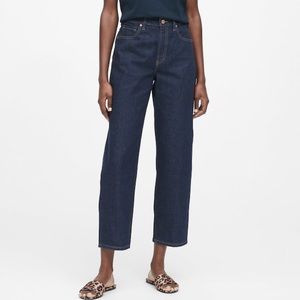 JAPAN EXCLUSIVE mid-rise relaxed straight jeans